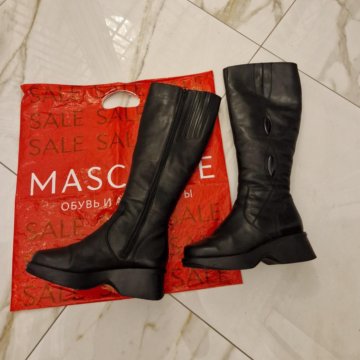 Натуральная кожа, мех. Размер 37