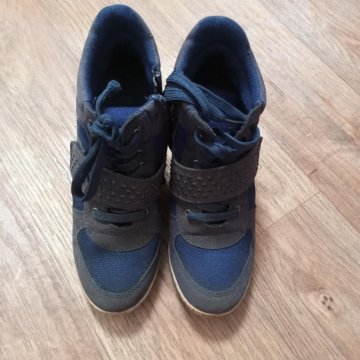 Туфли на танкетке