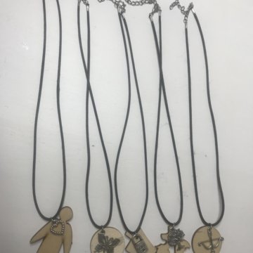 Подвески на шнурке