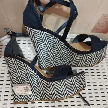 Босоножки новые 37 на танкетке