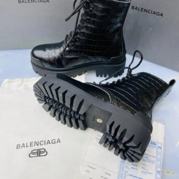 Натуральные зимние ботинки Balenciaga