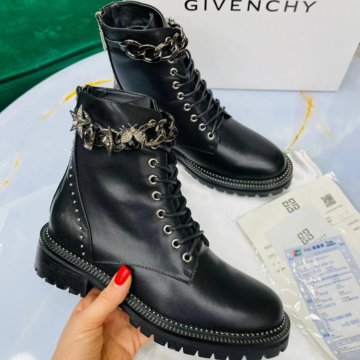 Натуральные зимние ботинки Givenchy