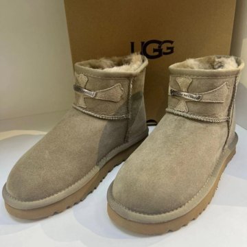 Угги Chrome Hearts????