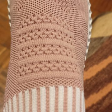 Кроссовки женские