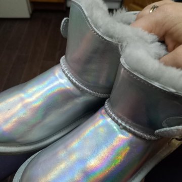 Угги кожаные голографические овчина новые