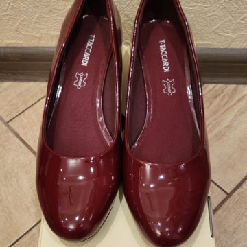 Туфли женские лаковые бордовые р.39
