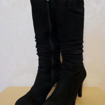 Замшевые зимние сапоги на меху RiaRosa.