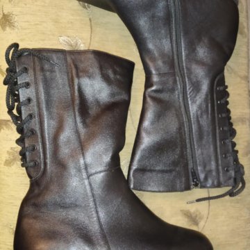 Зимние кожаные сапоги на меху женские