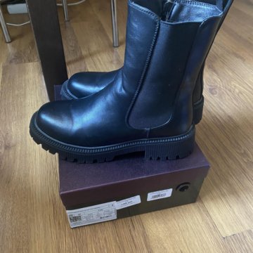 Женские ботинки