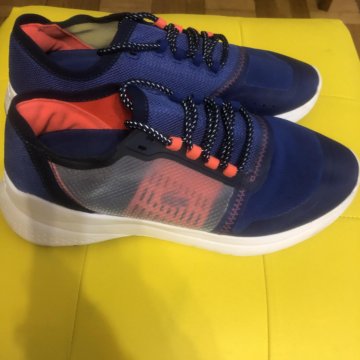 Кроссовки женские