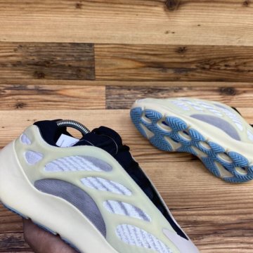 Кроссовки Новые Adidas Yeezy boost 700 V3