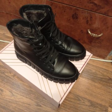 Полу ботинки !