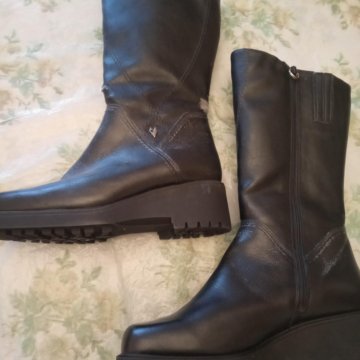 Новые зимние сапоги размер 39