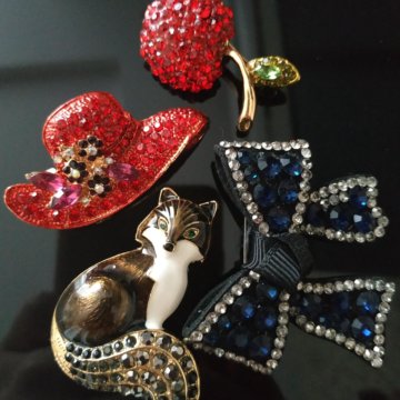 Брошь лотос птичка