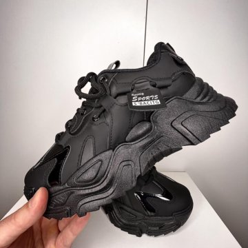 Кроссовки женские