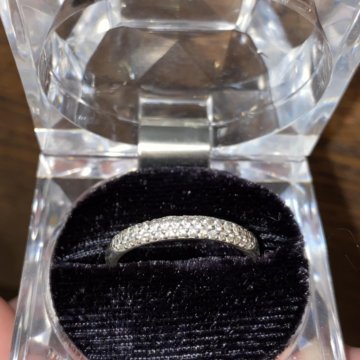 Кольцо серебро с фианитами 19 размер