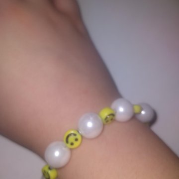 Браслет из бусин и жемчуга