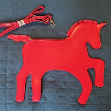 Сумка-лошадка на ремешке, новая