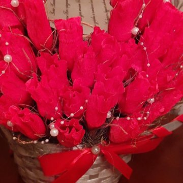 Корзина с тюльпанами