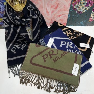 Шарфы Prada Milano