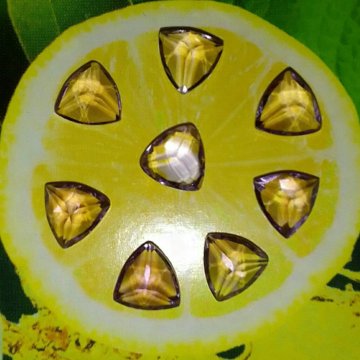 Натуральные камни, аметисты новые.