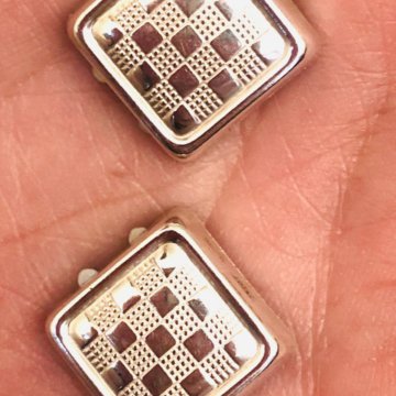 Запонки-задвижки