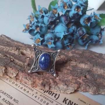 Серебряное кольцо с лазуритом