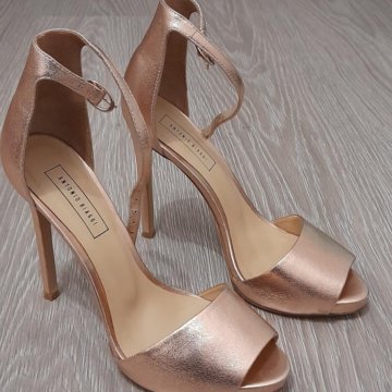 Золотые туфли 35-36 размер