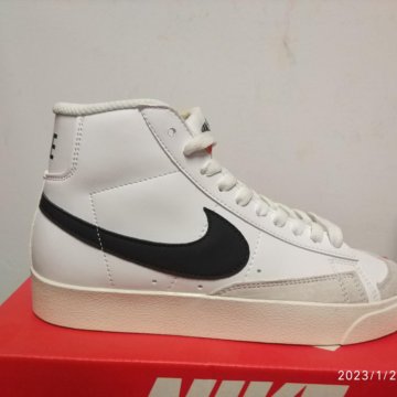 Кроссовки женские Nike Blazer Mid 77
