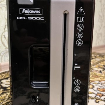 Уничтожитель бумаги Fellowes Powershred DS-500C.