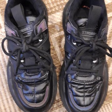 Женские кроссовки strobbs