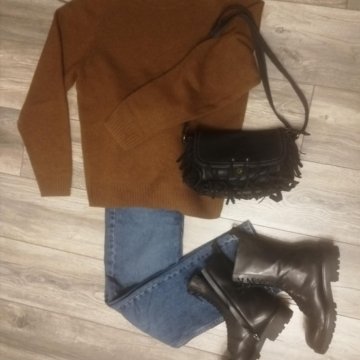 Чёрная сумка с бахромой