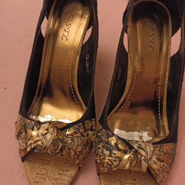 Красивые туфли- босоножки