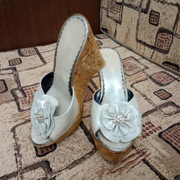 Кажаные сабо на платформе