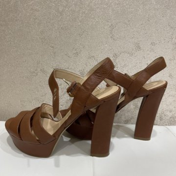 Босоножки Guess 39