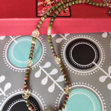 Чокер из унакита(яшма)