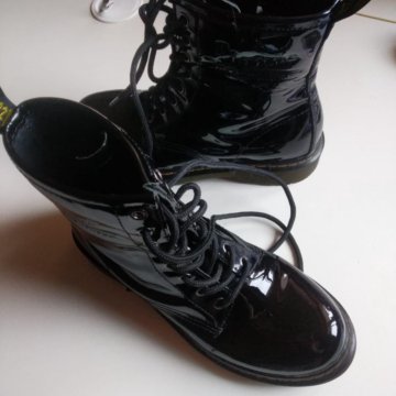 Ботинки женские мартинсы, лаковая кожа