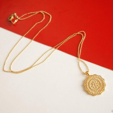 Золотой кулон цветок на цепочке