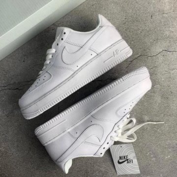 Кроссовки женские