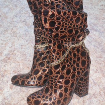 Сапоги демисезонные лакированные 37 размер