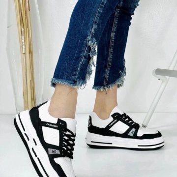 Весенние кроссовки