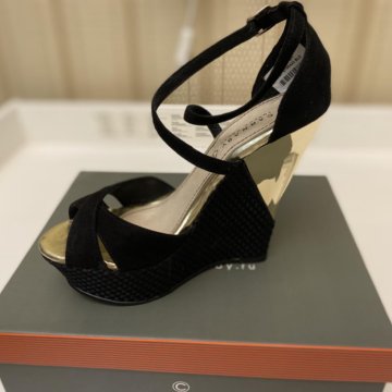 Новые босоножки Carnaby размер 37