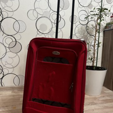 Красный чемодан Redmond