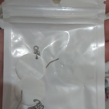 Серьги белые