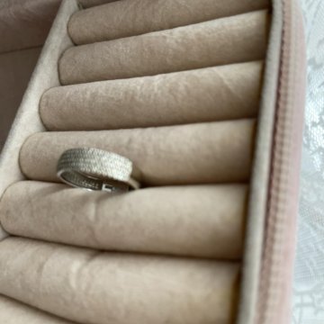 Кольцо из белого золота с бриллиантами