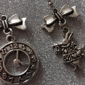 Серьги Кролик Алиса в стране чудес