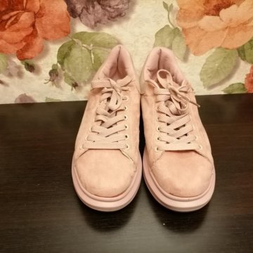 Кроссовки розовые
