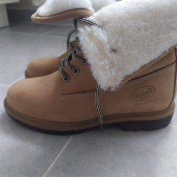Ботинки из натурального нубука Dockers