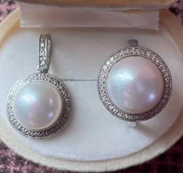 Золотые подвеска и кольцо с жемчугом