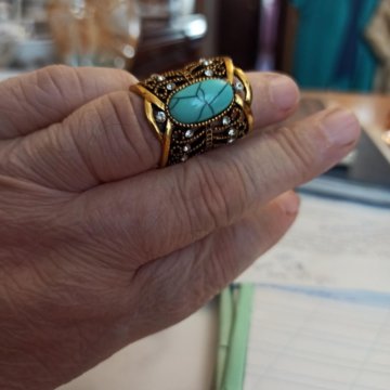 Красивое модное кольцо, Италия.